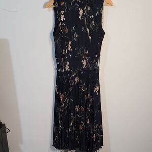 Floral Sleeveless Pleated Dress